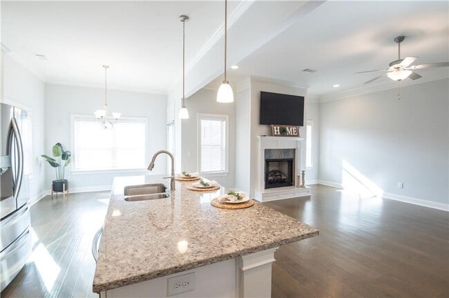 Building Photo - Spacious & Stylish 4BD Home with Loft in C...