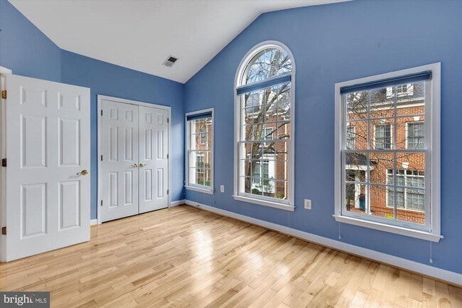 Building Photo - 427 Park Ave