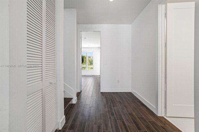 Building Photo - 6308 NW 104th Path