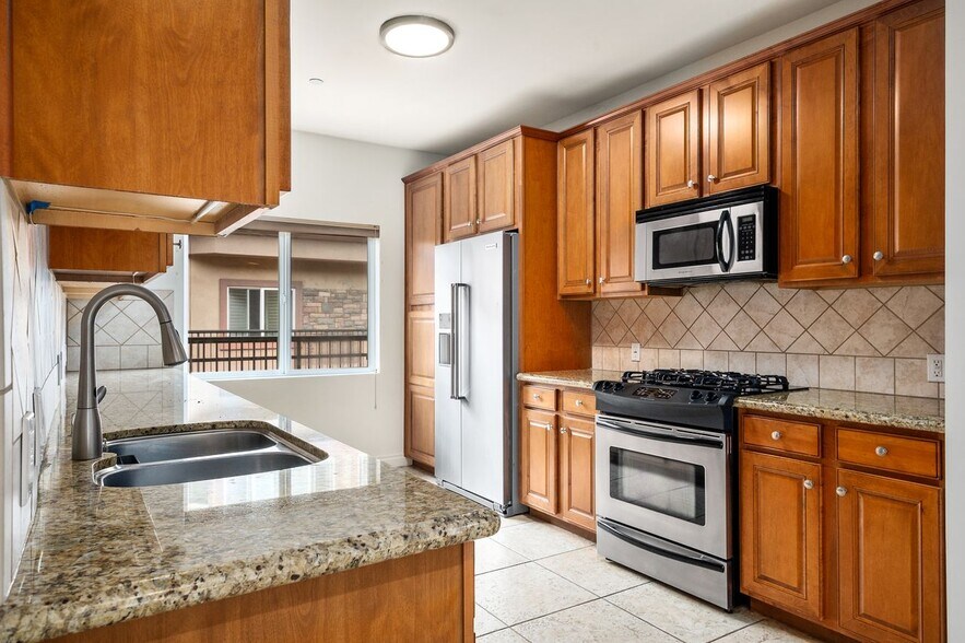 Building Photo - 5241 Colodny Dr