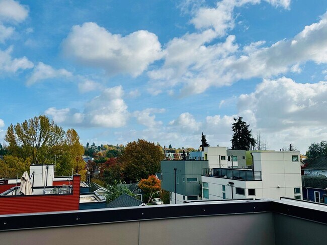 Building Photo - Beacon Hill Townhouse