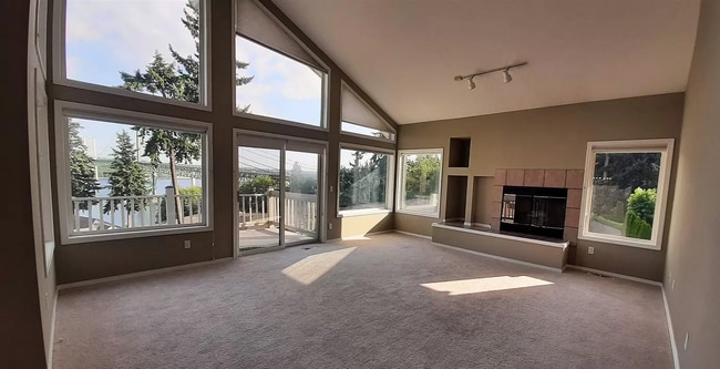 Building Photo - Stunning 2-Bedroom Condo with Panoramic Views in Gig Harbor