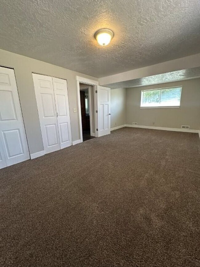 Building Photo - 2641 N 1375 W