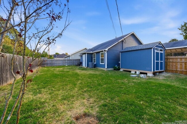 Building Photo - 1150 Green Hill Dr