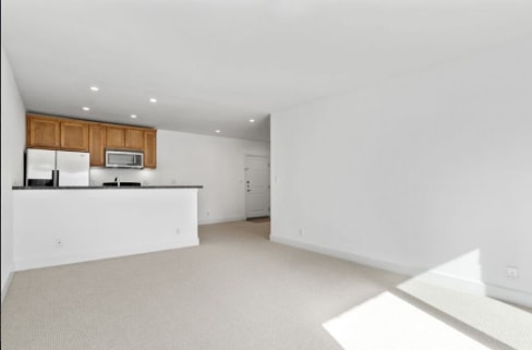 Building Photo - 10982 Roebling Ave