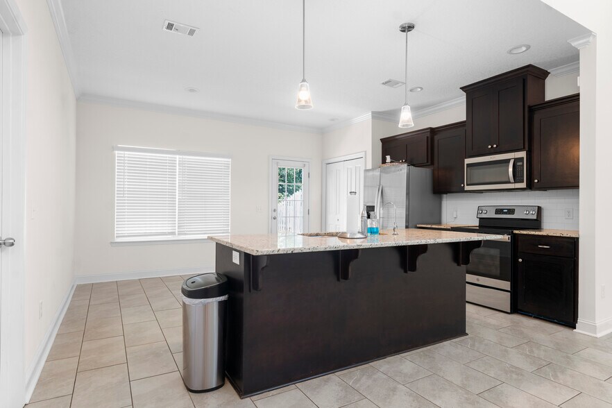 Building Photo - 767 Fairview Cir