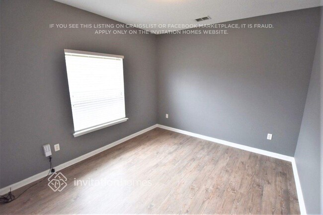 Building Photo - 2850 Woodstone Dr