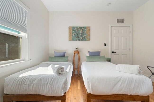 Building Photo - 1407 E McKinley St