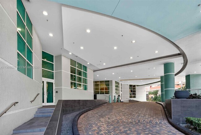 Building Photo - 1900 N Bayshore Dr