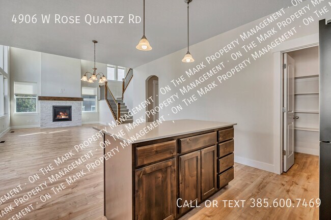Building Photo - 4906 W Rose Quartz
