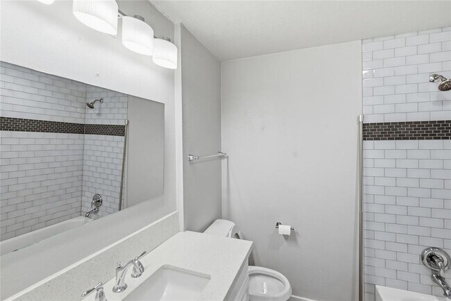 Building Photo - 5503 Basswood Ln