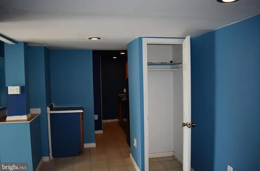 Building Photo - 6726 Jefferson Blvd