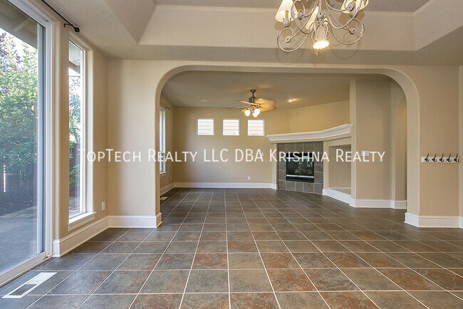 Building Photo - 12649 NW Bayonne Ln