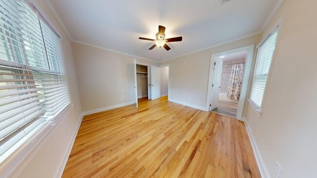 Building Photo - Totally Updated Home on Oak Bowery