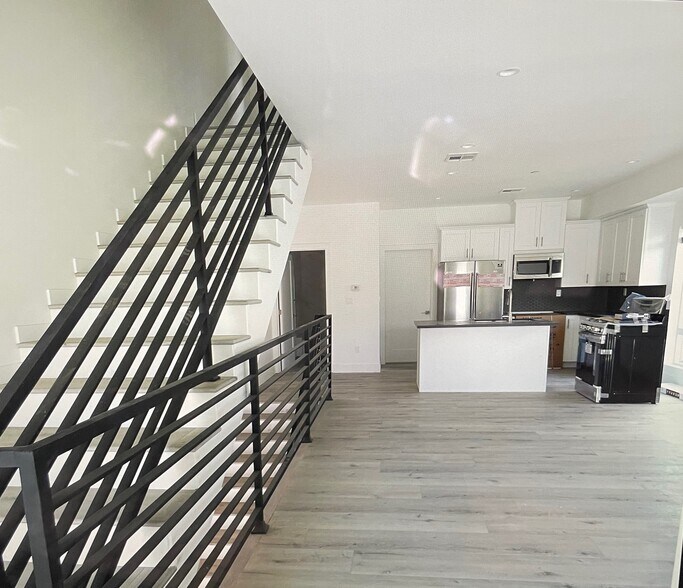 Building Photo - 5654 Klump Ave