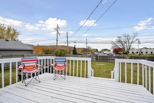 Building Photo - 5060 Hughes Ave NE