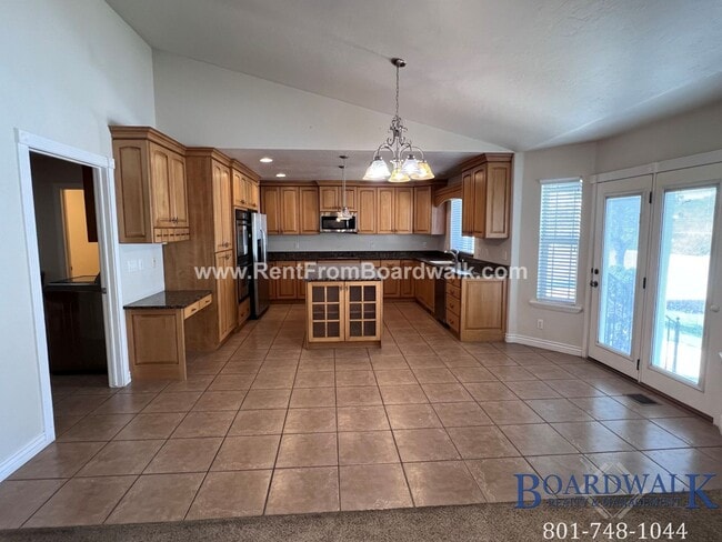 Building Photo - SPECTACULAR 5 Bed home in South Jordan!