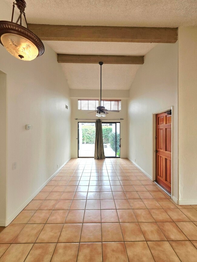 Building Photo - 40329 Sagewood Dr