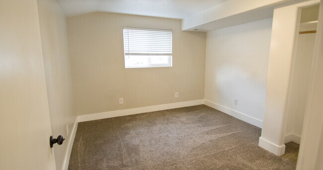 Building Photo - 1084 E 3400 N