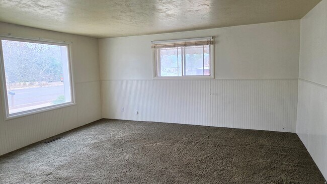 Building Photo - 208 S 400 W