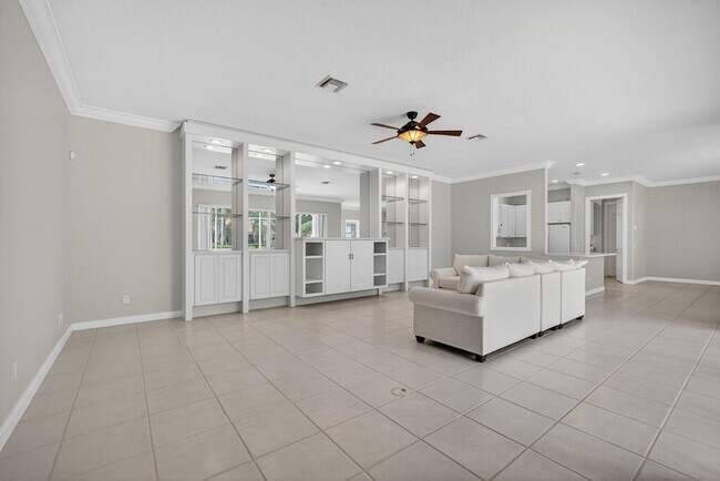 Building Photo - 121 Savona Dr
