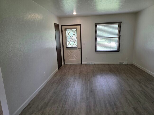 Building Photo - 601 Rizek Dr