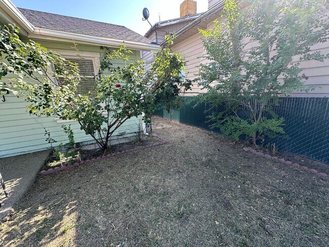 Building Photo - Cozy Price Rental