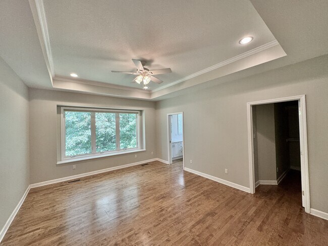 Building Photo - 124 Vinita Ln