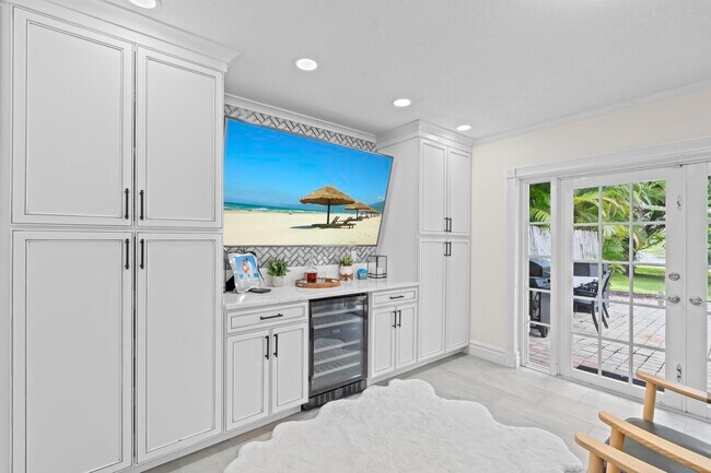 Building Photo - 1497 S Club Dr