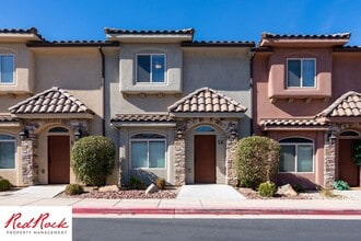 Building Photo - 3 Bedroom Townhome in Southgate Community