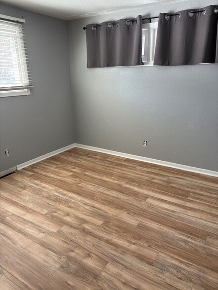 Building Photo - 1105 Cedar St