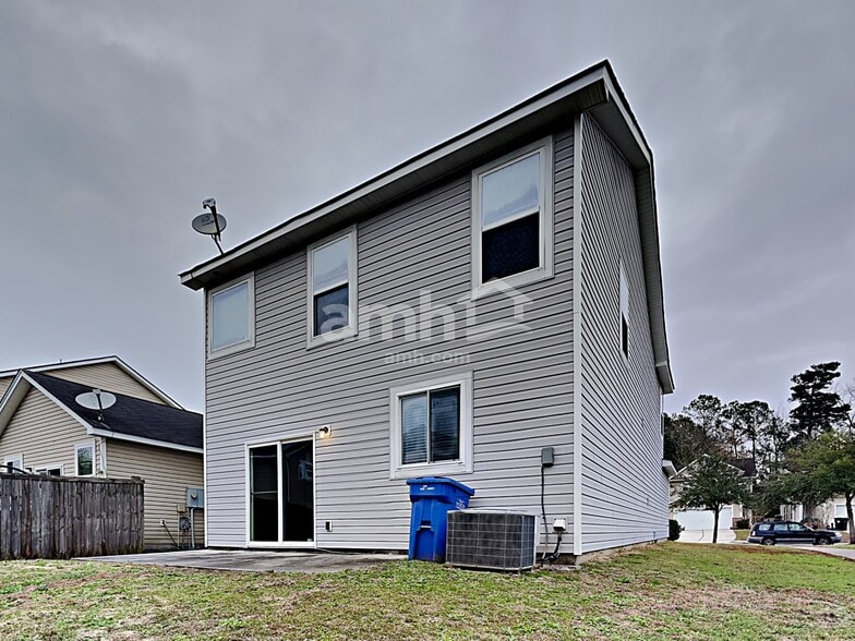 Building Photo - 8821 Shadowglen Dr