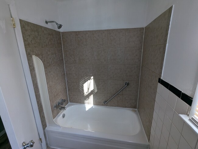 Building Photo - Applegate Apartments