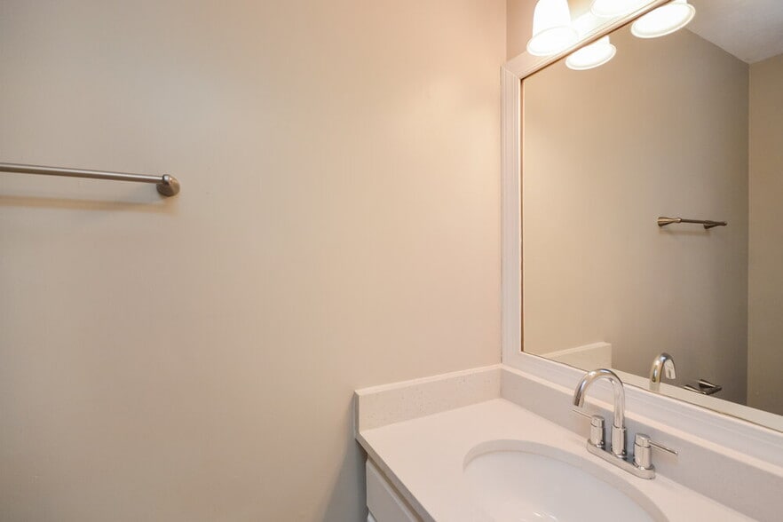 Building Photo - 9136 Tara Dr SW