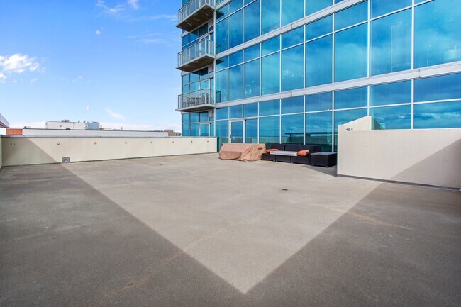 Building Photo - 1700 Bassett St