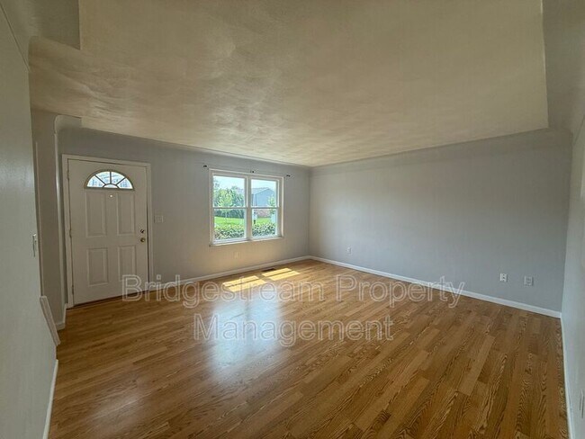 Building Photo - 3851 Hillsboro Dr