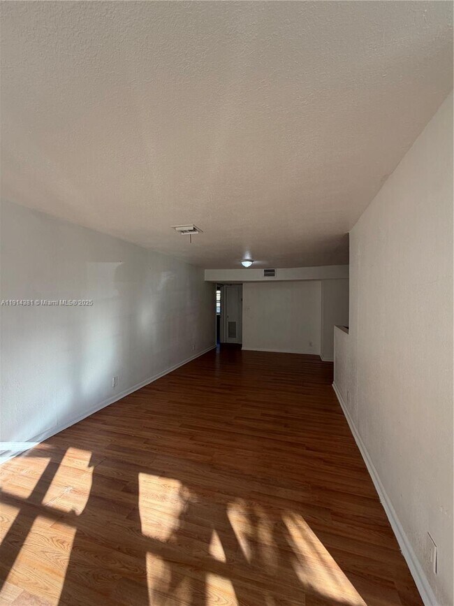 Building Photo - 125 SW 1st Ave