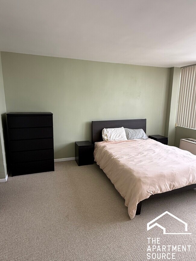 Building Photo - 2754 N Hampden Ct