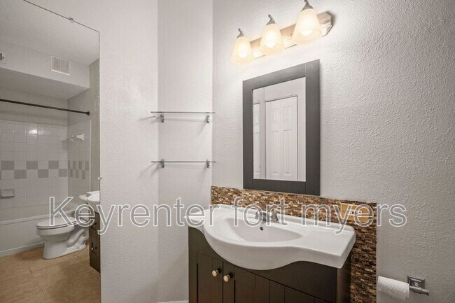 Building Photo - 11550 Villa Grand