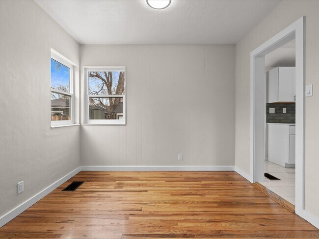 Building Photo - Remodeled Midtown Bungalow