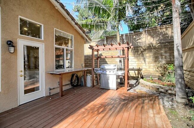 Building Photo - 538 Donizetti Ave