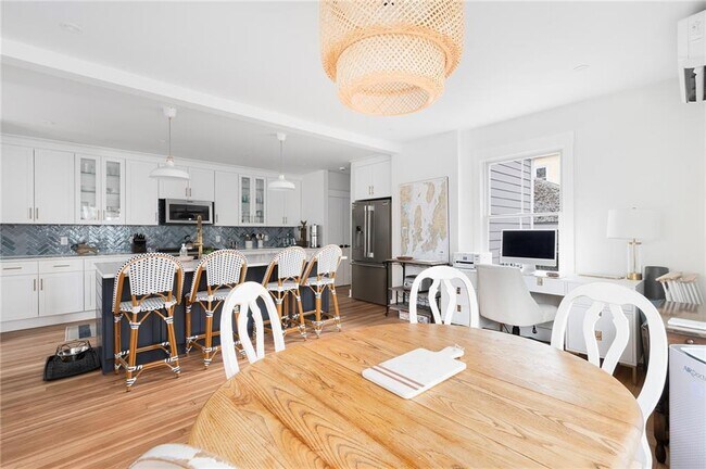 Building Photo - 69 Connection St