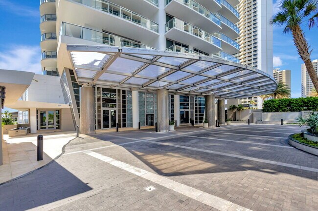 Building Photo - 3100 N Ocean Dr
