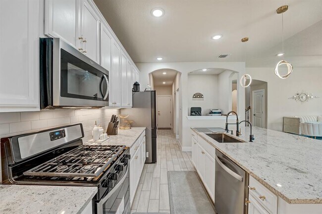 Building Photo - 17012 Pleasanton Cove