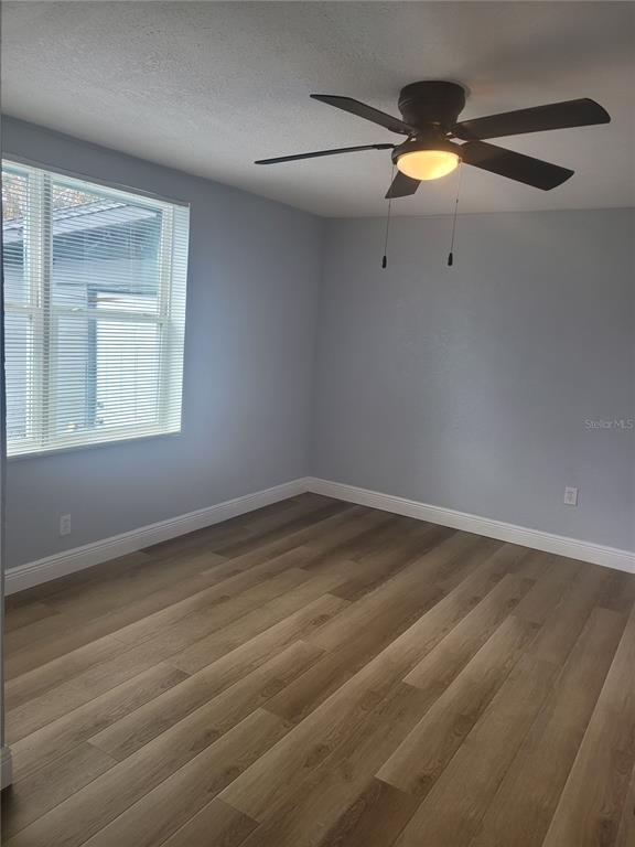 Building Photo - 1320 S Oleander Ave