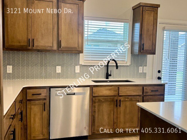 Building Photo - 3121 Mt Nebo Dr