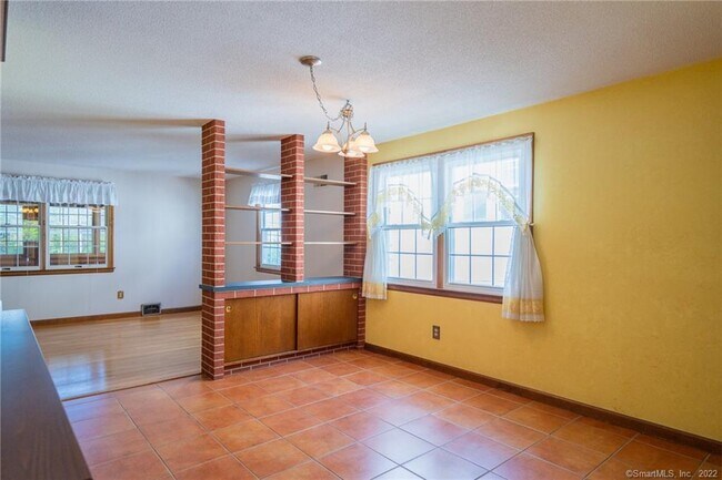 Building Photo - 82 Lancaster Rd
