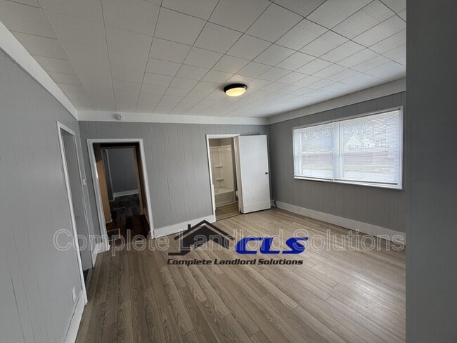 Building Photo - 2401 Garfield Ave