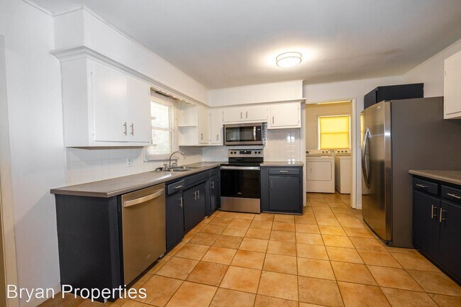 Building Photo - 3 br, 2 bath House - 2825 S. Stewart Ave