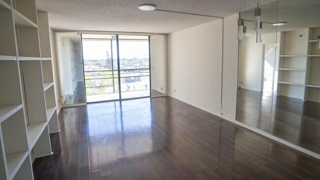 Building Photo - 4640 Lucerne Lakes Blvd W